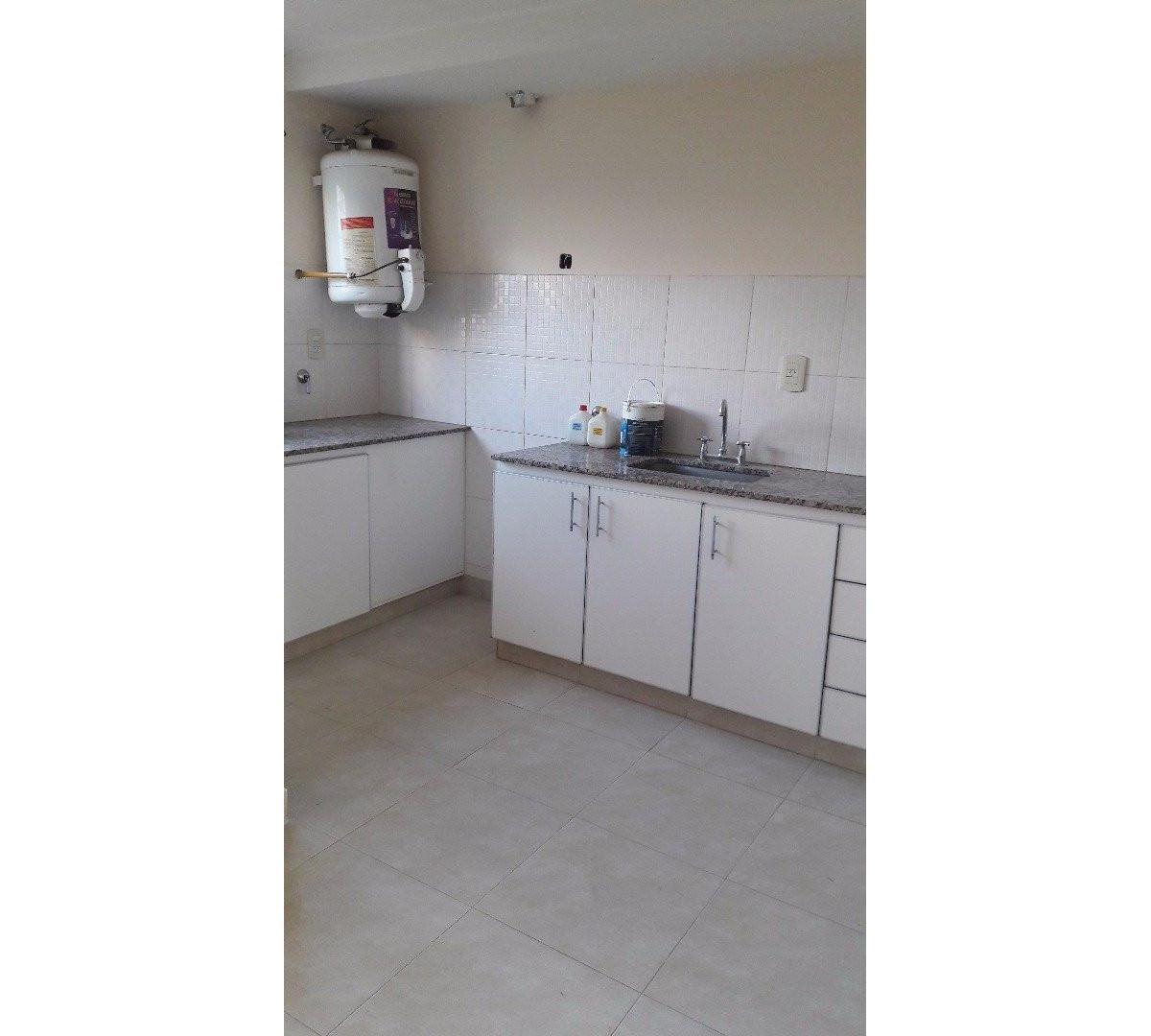 Venta de Duplex de 2 Dorm. con Cochera. Mercedes (B) 5
