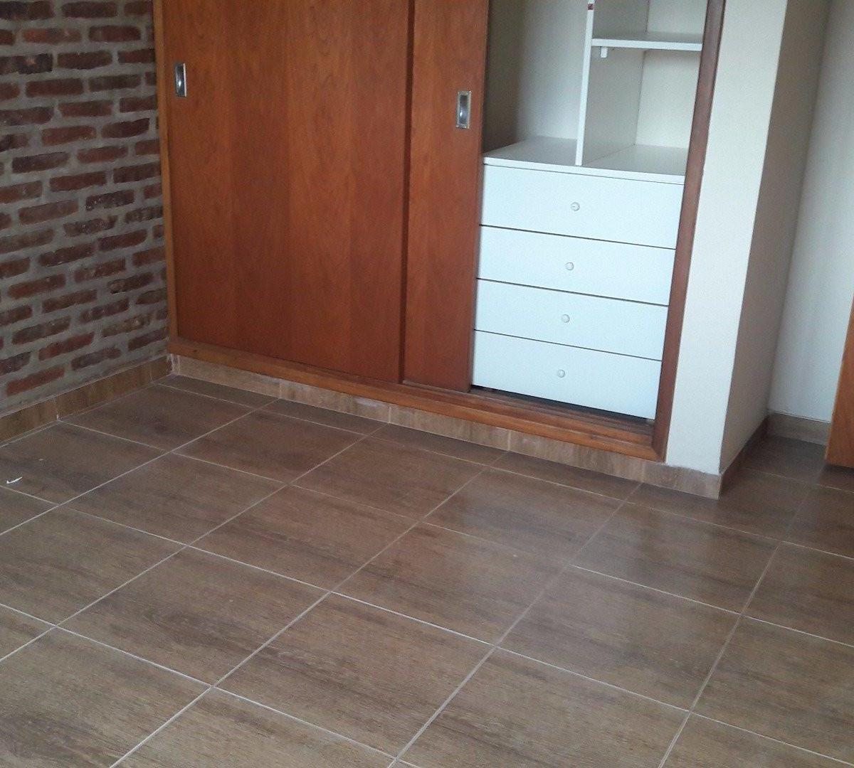 Venta de Duplex de 2 Dorm. con Cochera. Mercedes (B) 3