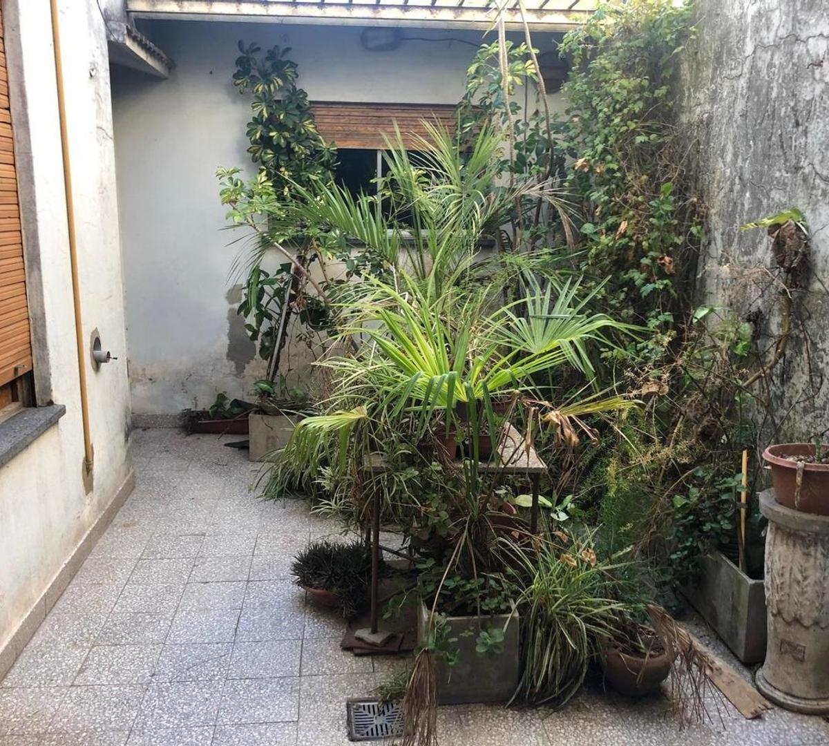 Venta de Casa de 5 Ambientes con Cochera, Calle 15 y 108. Me 4