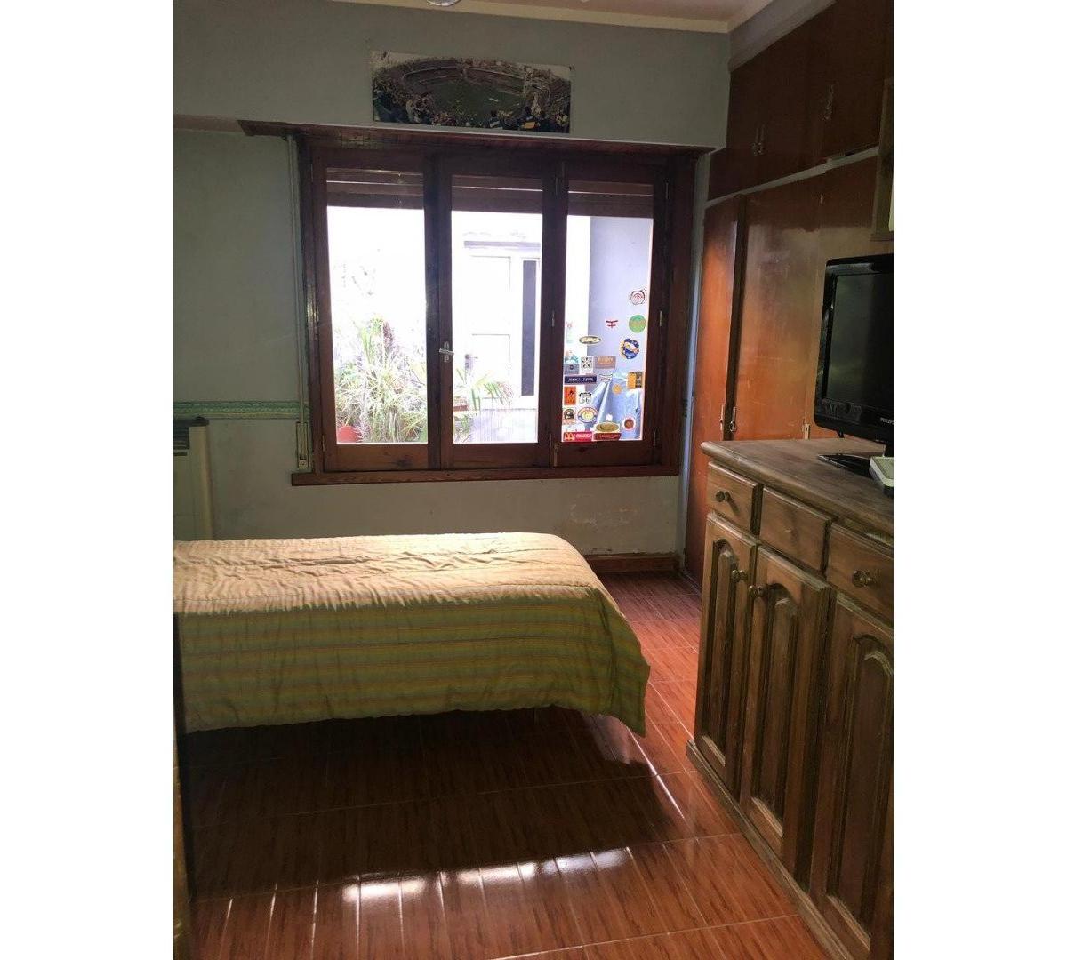 Venta de Casa de 5 Ambientes con Cochera, Calle 15 y 108. Me 3