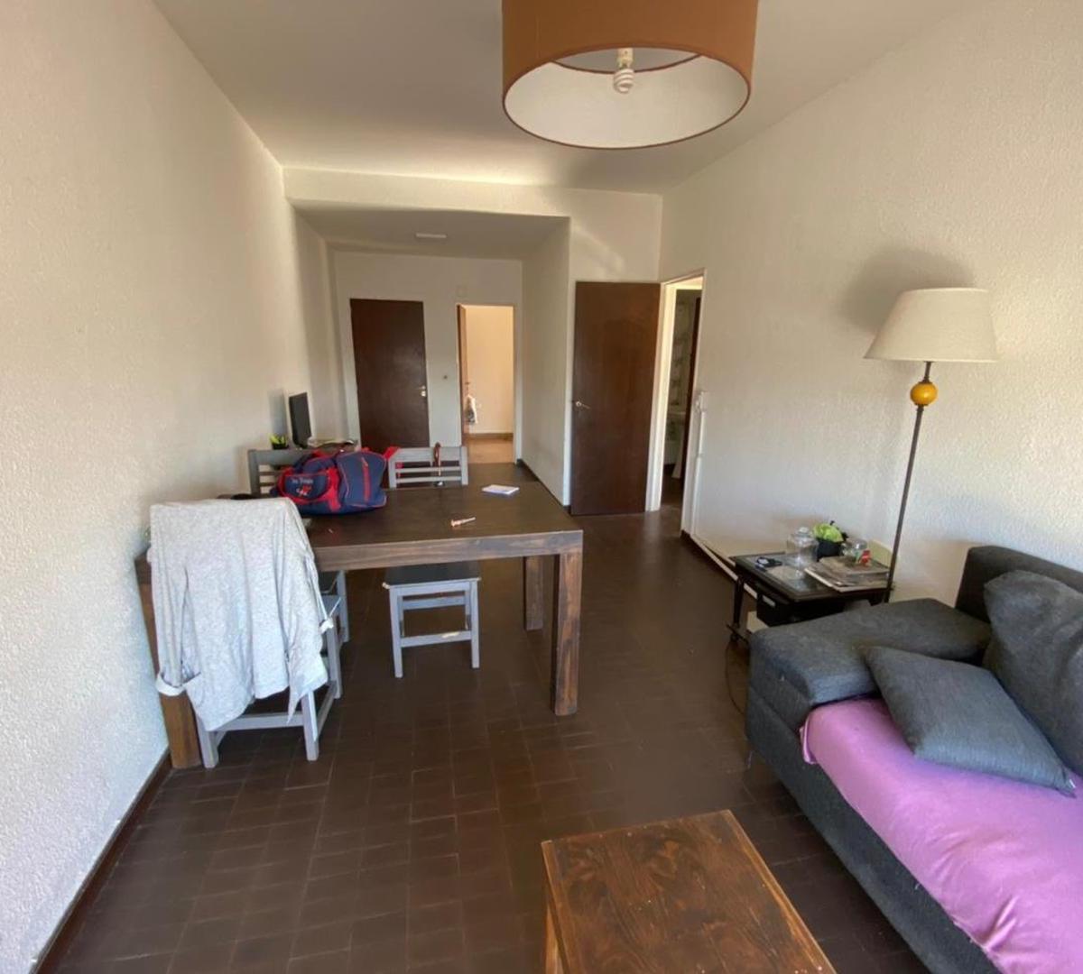 Venta de Departamento Céntrico de 3 Dorm. y Cochera. m 2
