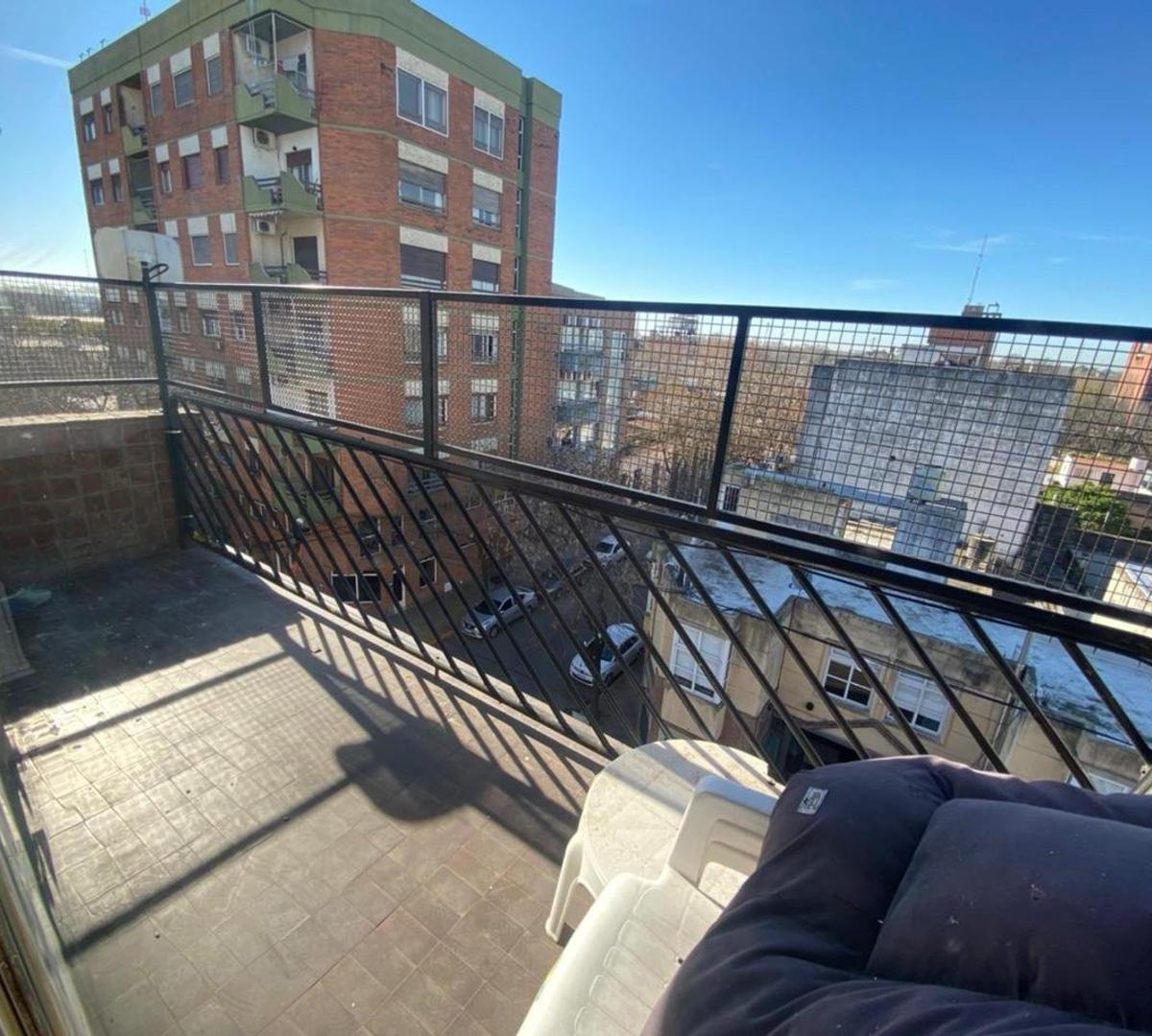 Venta de Departamento Céntrico de 3 Dorm. y Cochera. m 3