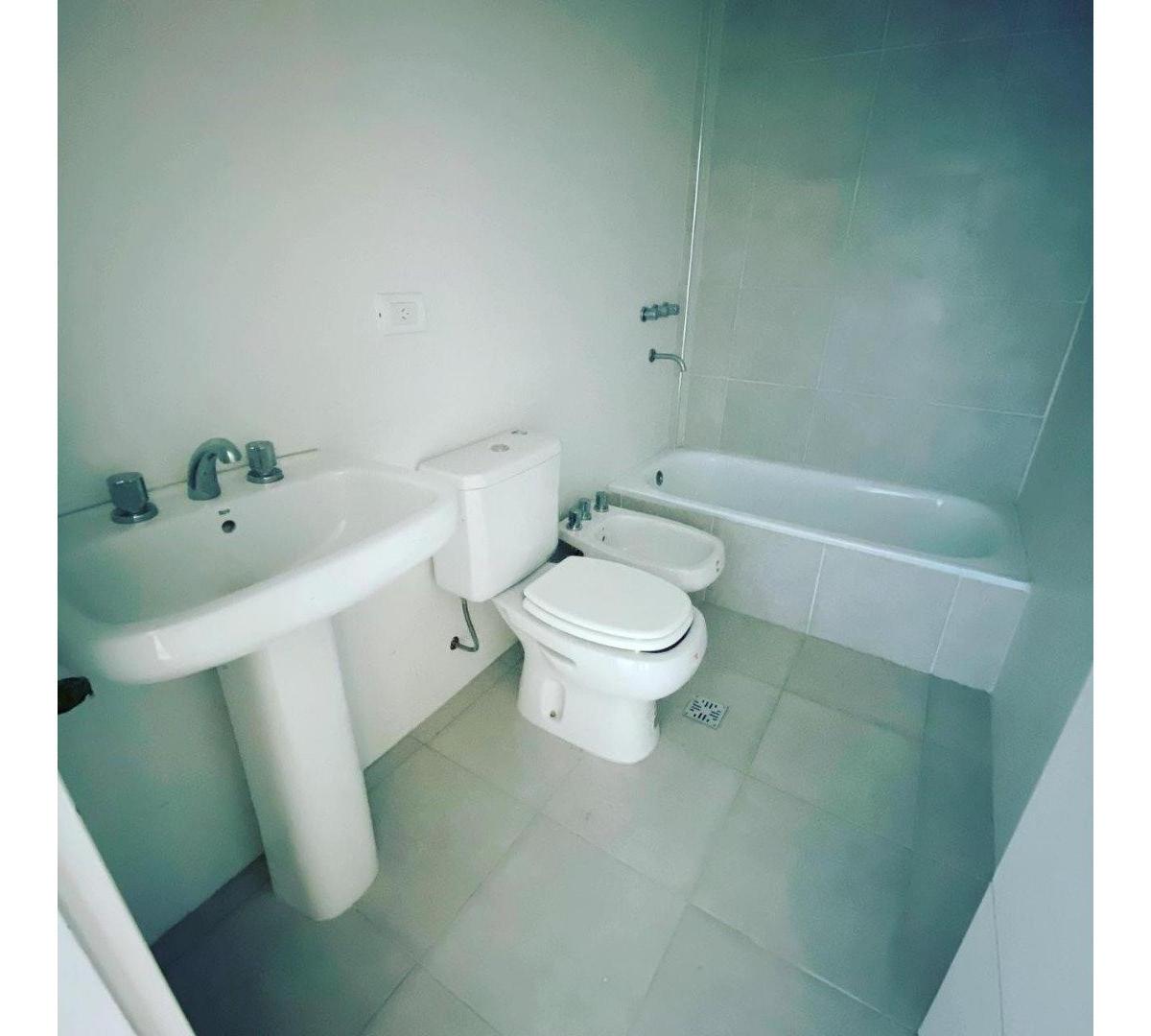 Venta de Departamento a Estenar de 3 Ambientes y Cochera! 2