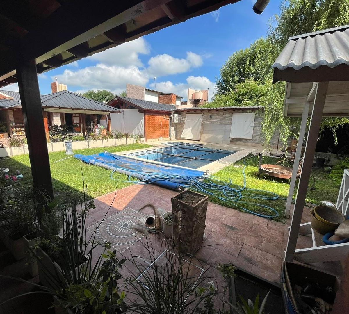 Excelente Casa en Calle 37, Entre 104/106 2