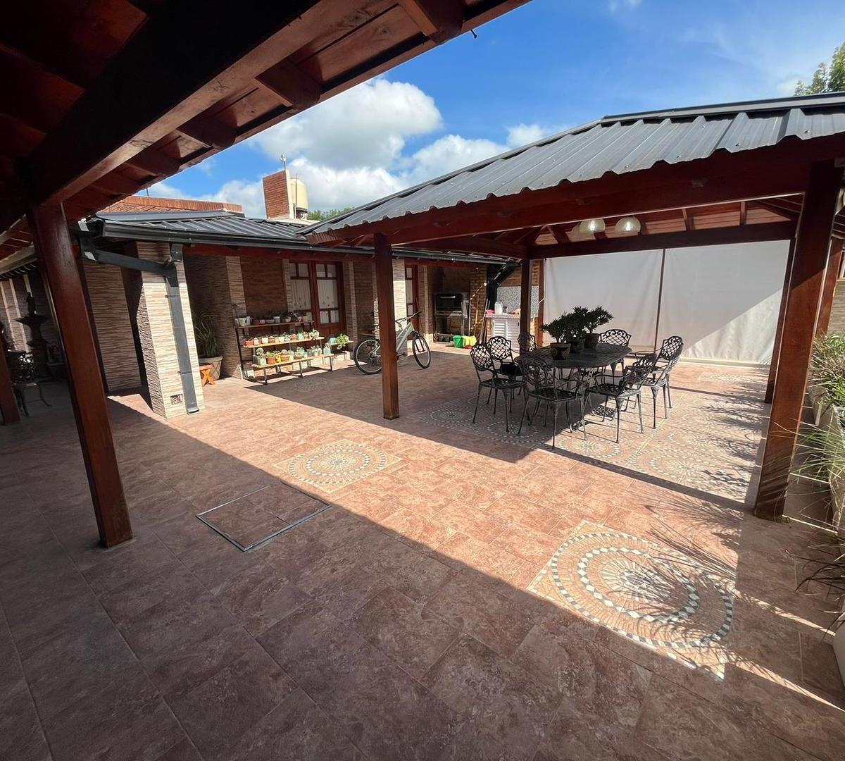 Excelente Casa en Calle 37, Entre 104/106 3