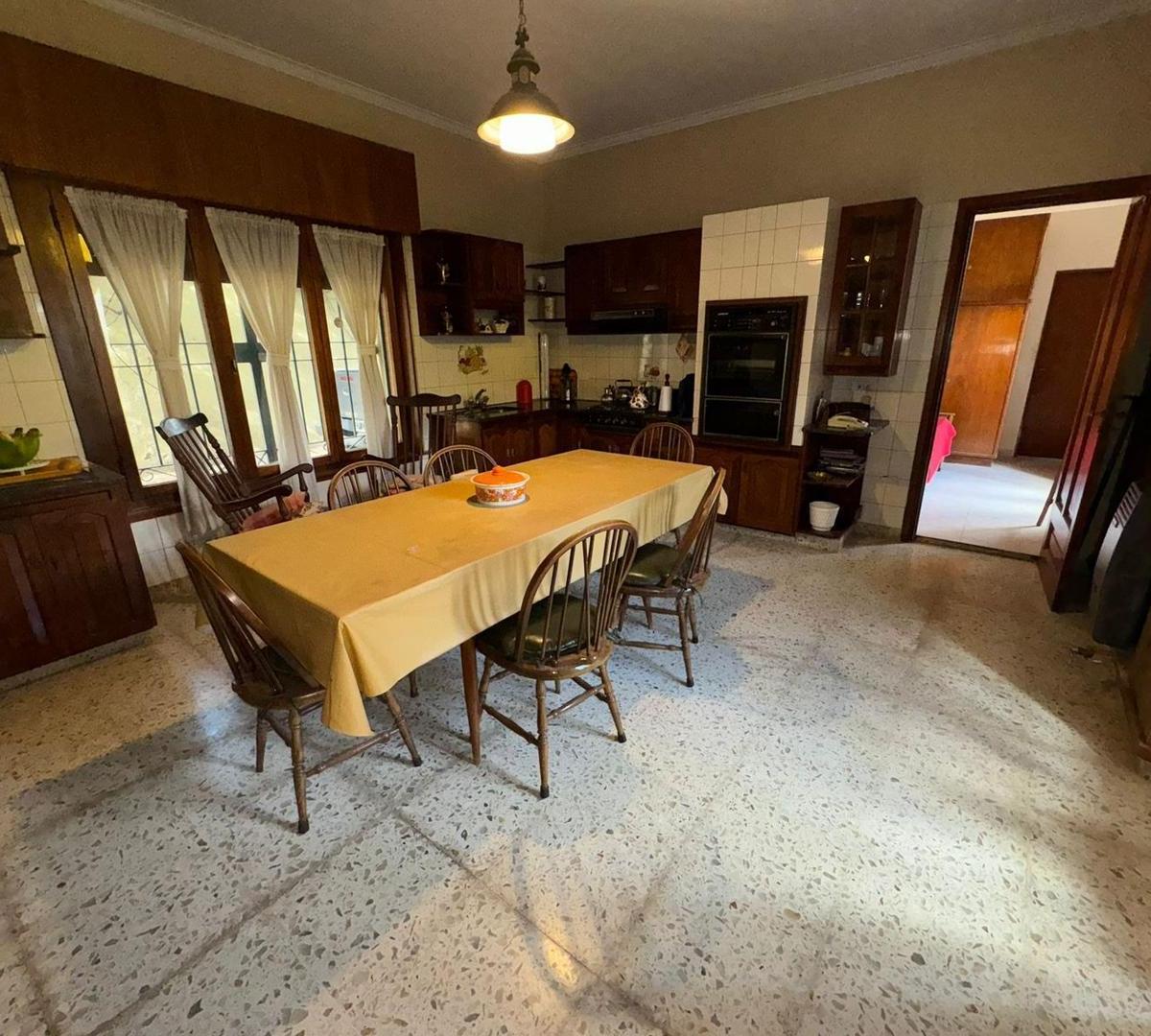 Excelente Casa en Calle 30 con Patio y Gran Fondo 1