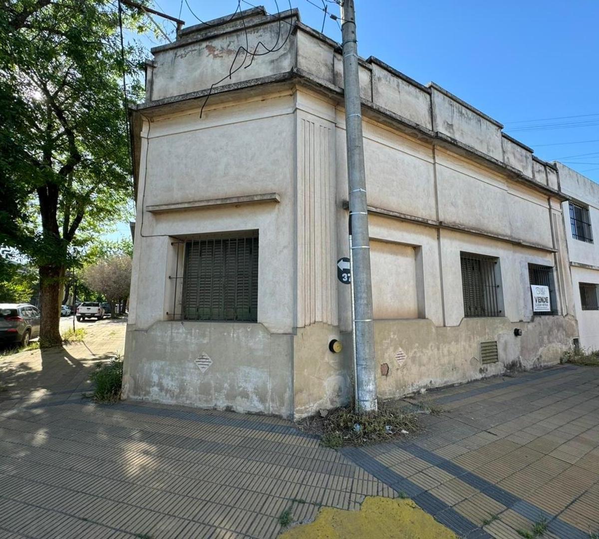 Excelente Casa Esquina Comercial en Calle 14 y 37 3