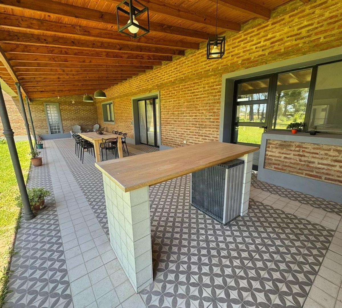 Casa Quinta en Calle 67 (Tranquera 1140) Entre 144 y 146 2