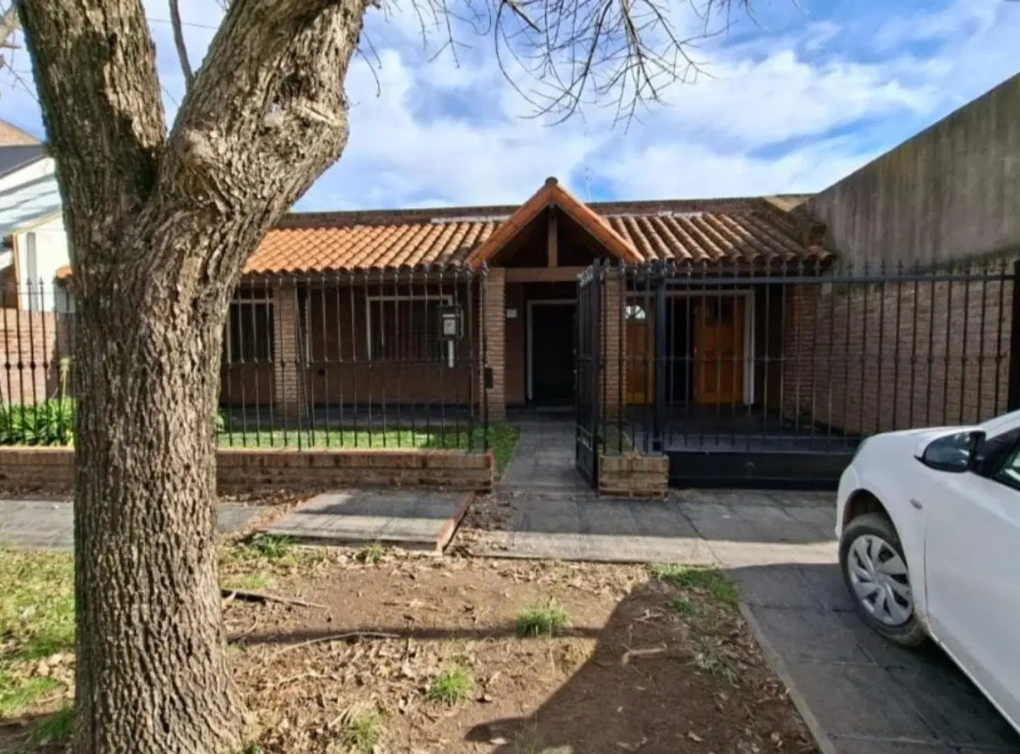 Casa frente al Carrefour, en el Barrio El Mirador, Luján 3