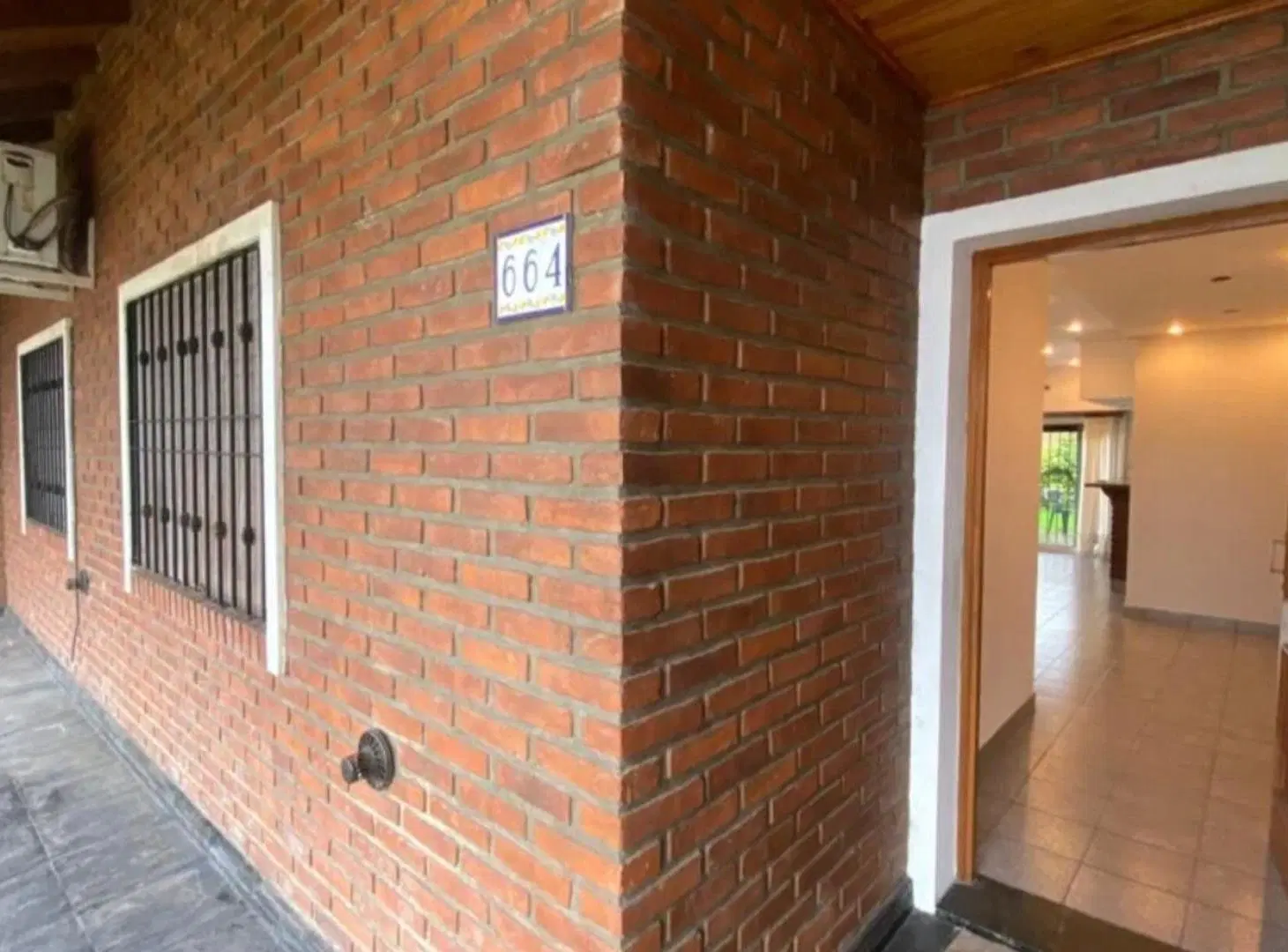 Casa frente al Carrefour, en el Barrio El Mirador, Luján 2