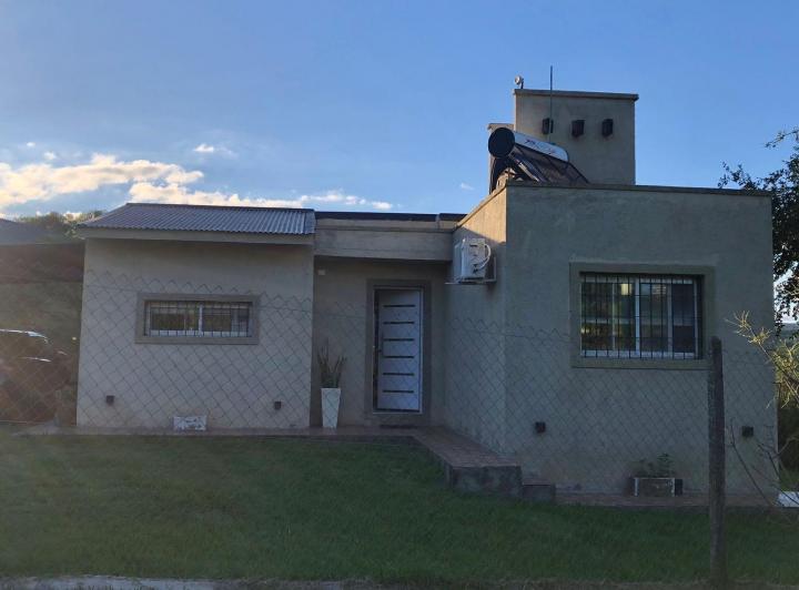 Casa en  Tanti 2 dorm pileta calle sin salida 1
