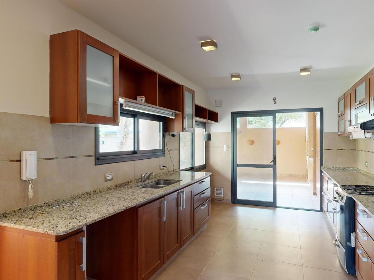 Venta Casa 4 Dorm. 4 Baños / Pileta. Apta Credito Hipotecario 4