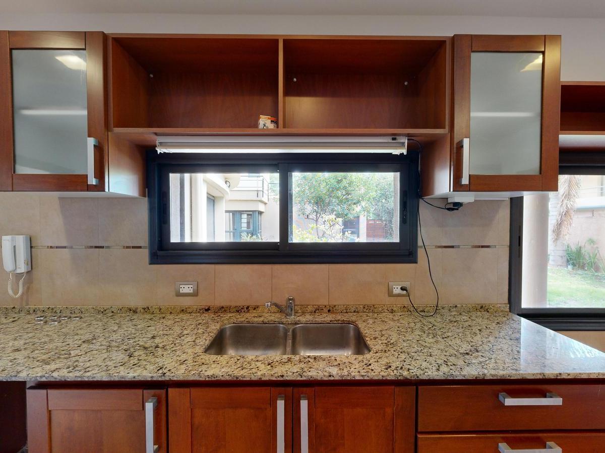 Venta Casa 4 Dorm. 4 Baños / Pileta. Apta Credito Hipotecario 5