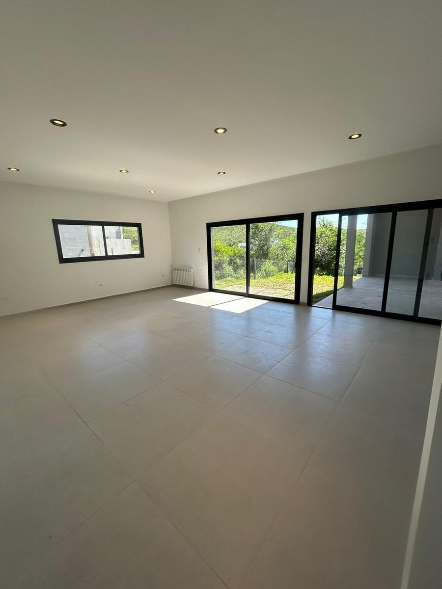 Casa en Venta Country Colinas de La Deseada 1