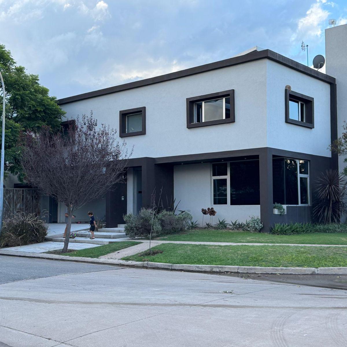 Casa en Venta Barrio Jardin Claret - 3 Dorm. 3