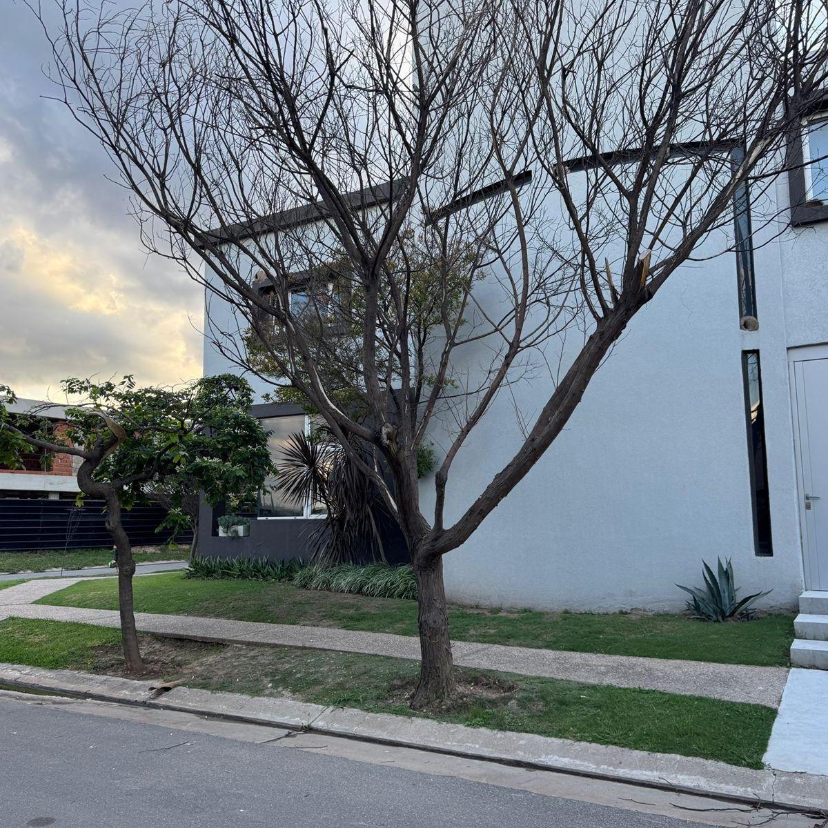 Casa en Venta Barrio Jardin Claret - 3 Dorm. 5