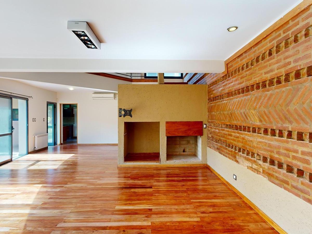 Venta Casa 4 Dorm. 4 Baños / Pileta B. Jardin Claret 3