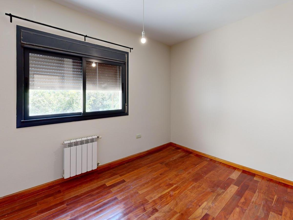 Venta Casa 4 Dorm. 4 Baños / Pileta B. Jardin Claret 1