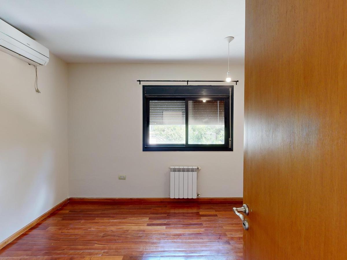 Venta Casa 4 Dorm. 4 Baños / Pileta B. Jardin Claret 5