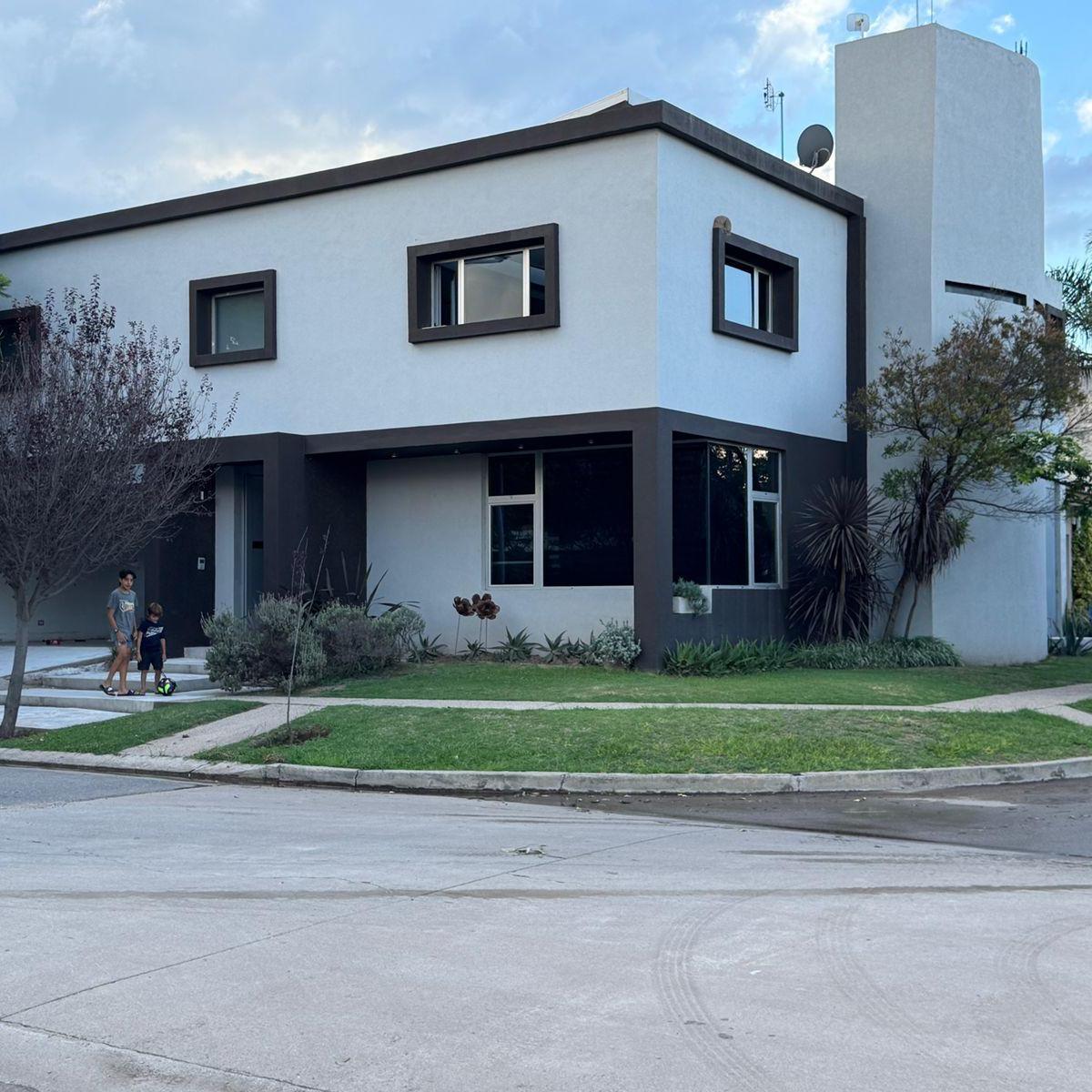 Casa en Venta Barrio Jardin Claret - 3 Dorm. 2