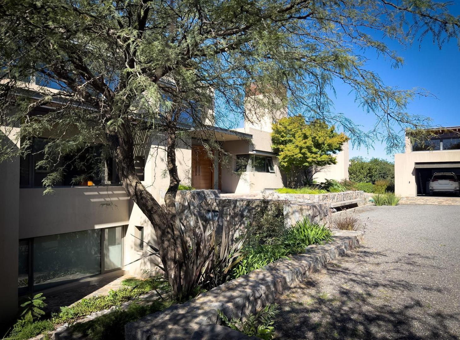 Foto de Casa en venta 4 Dormitorios en Corral de Barrancas Jerarquía, imagen 2