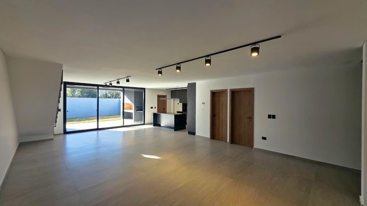 Venta Casa 3 dormitorios Barrio Cerrado Campo Chico