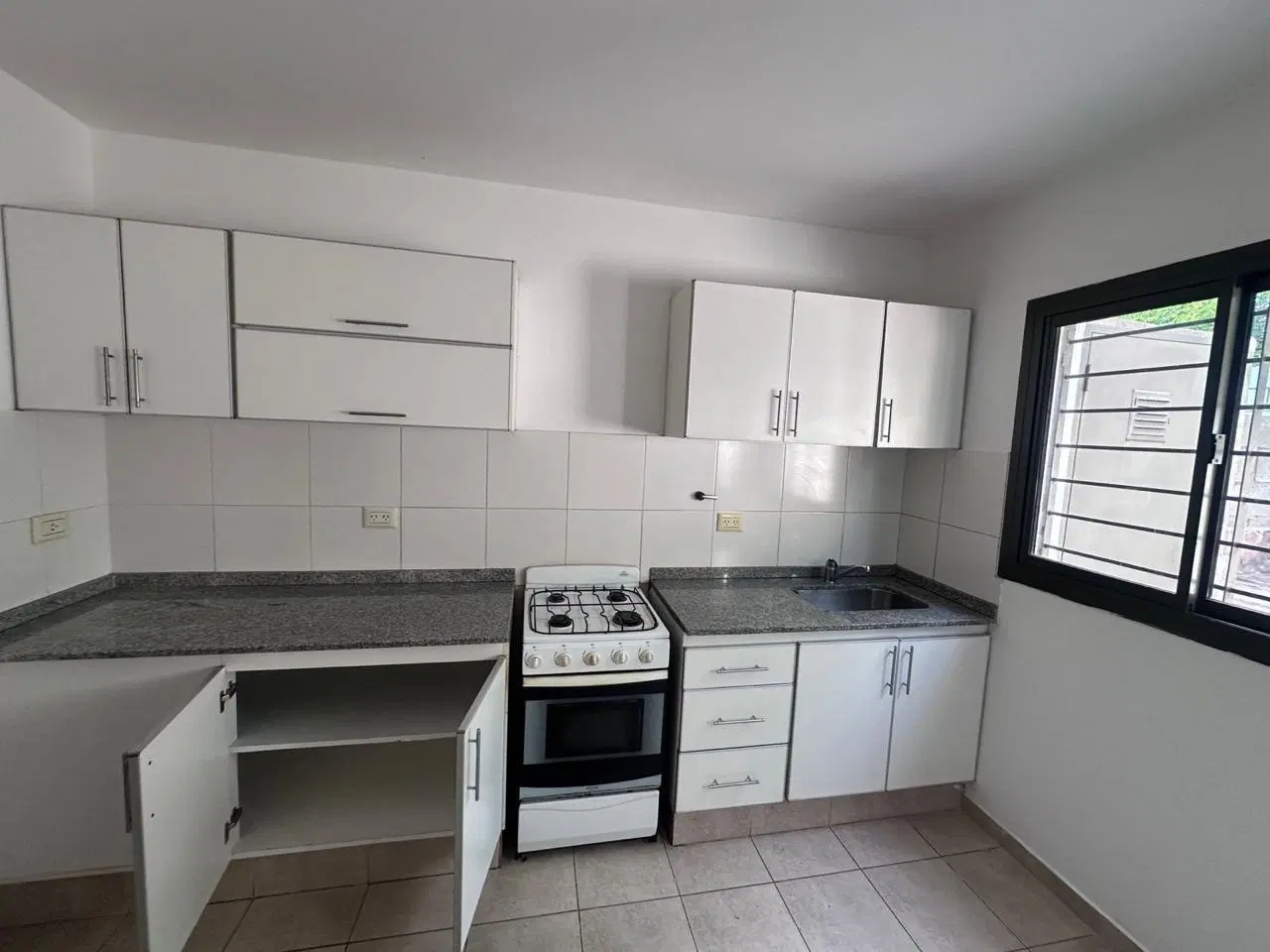 Alquiler de duplex 2 dormitorios Housing, Villa Belgrano, Frente Colegio La Salle 4