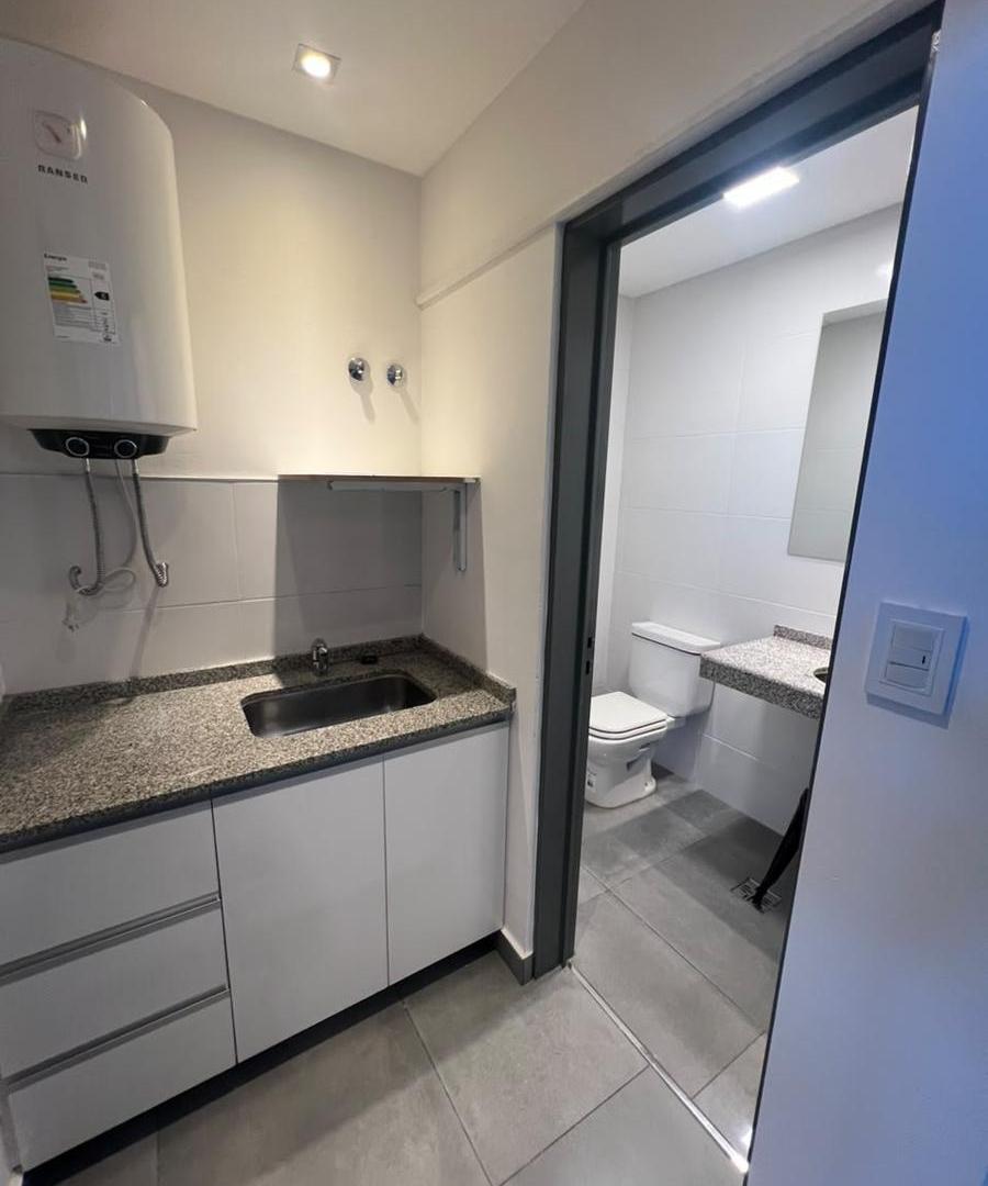 Foto de Oficina en ALQUILER sobre av Colón, imagen 4