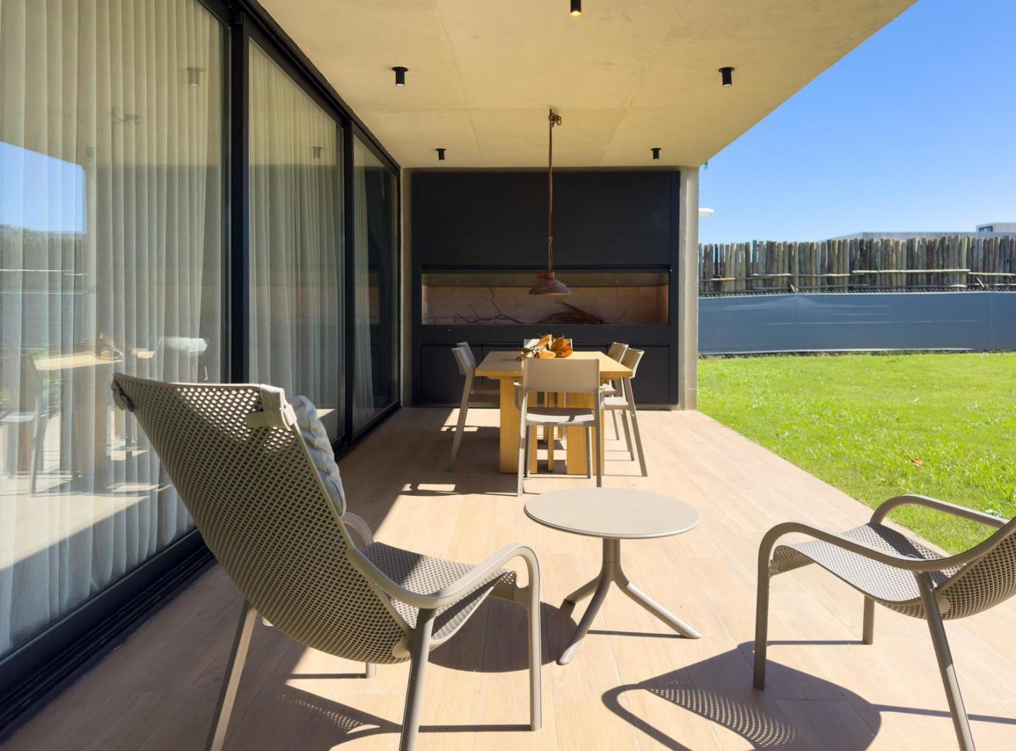 Foto de CASA EN VENTA PLANTA BAJA 3 DORMITORIOS CON SEGURIDAD VILLA ALLENDE GOLF, imagen 3