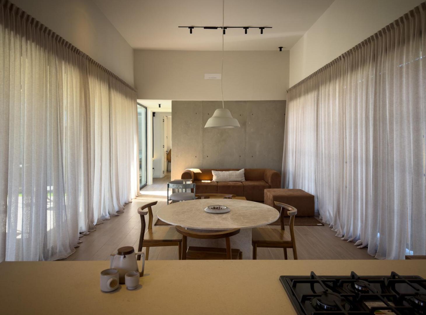 Foto de CASA EN VENTA PLANTA BAJA 3 DORMITORIOS CON SEGURIDAD VILLA ALLENDE GOLF, imagen 4