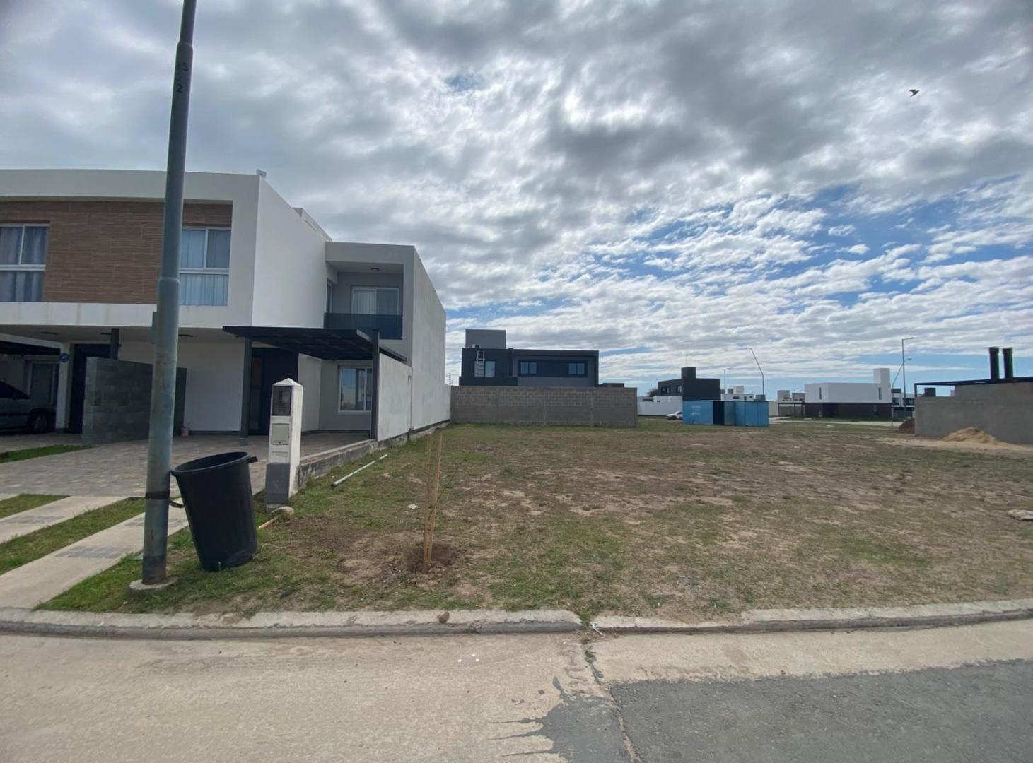 Foto de Venta de lote en Rincones de Manantiales, imagen 1