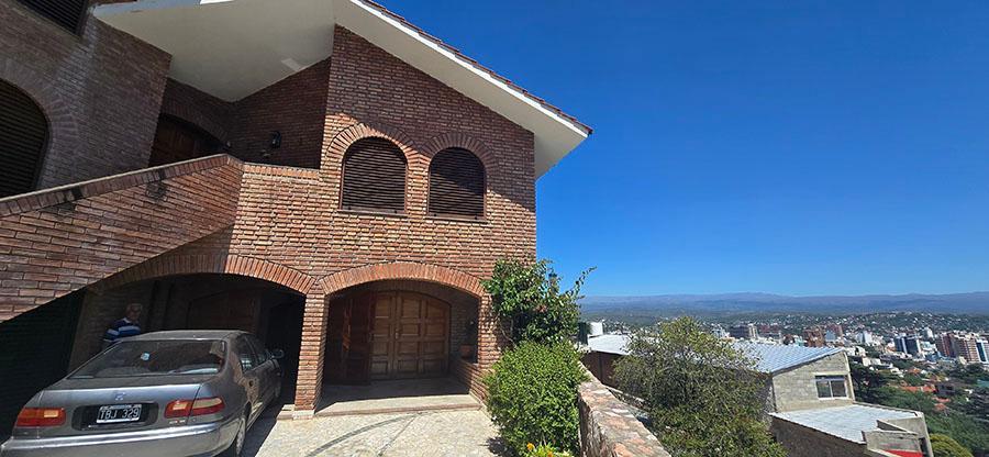 Hermosa Casa en Venta Carlos Paz en Montaña 1
