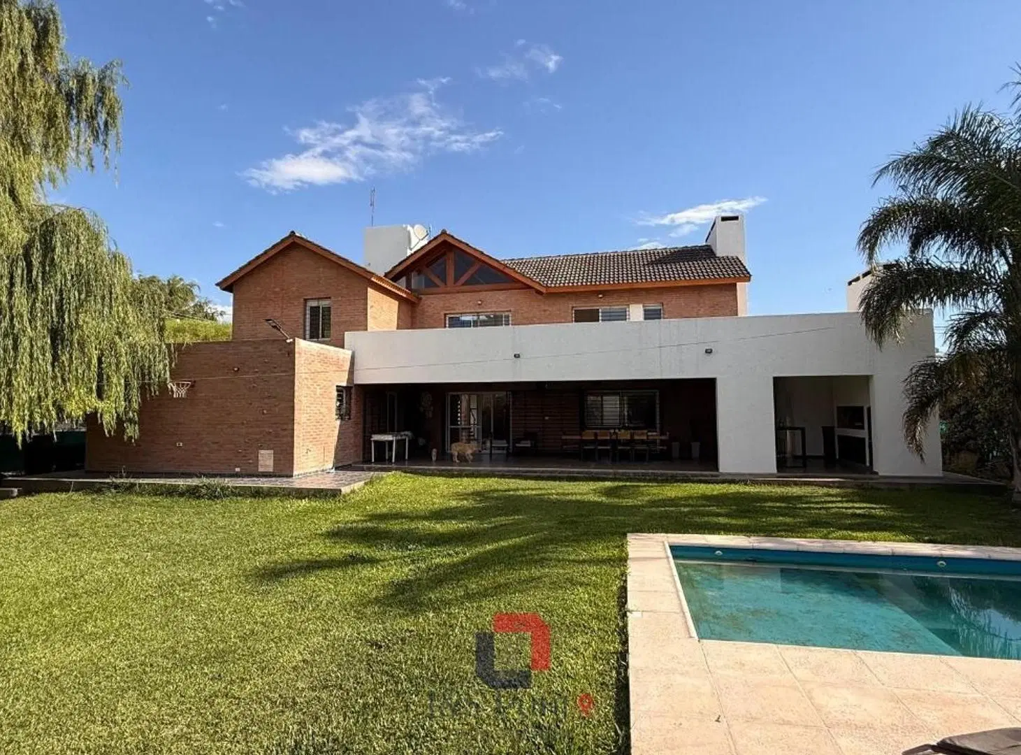 Casa de Categoría en Barrio Privado LOS SAUCES!! 4