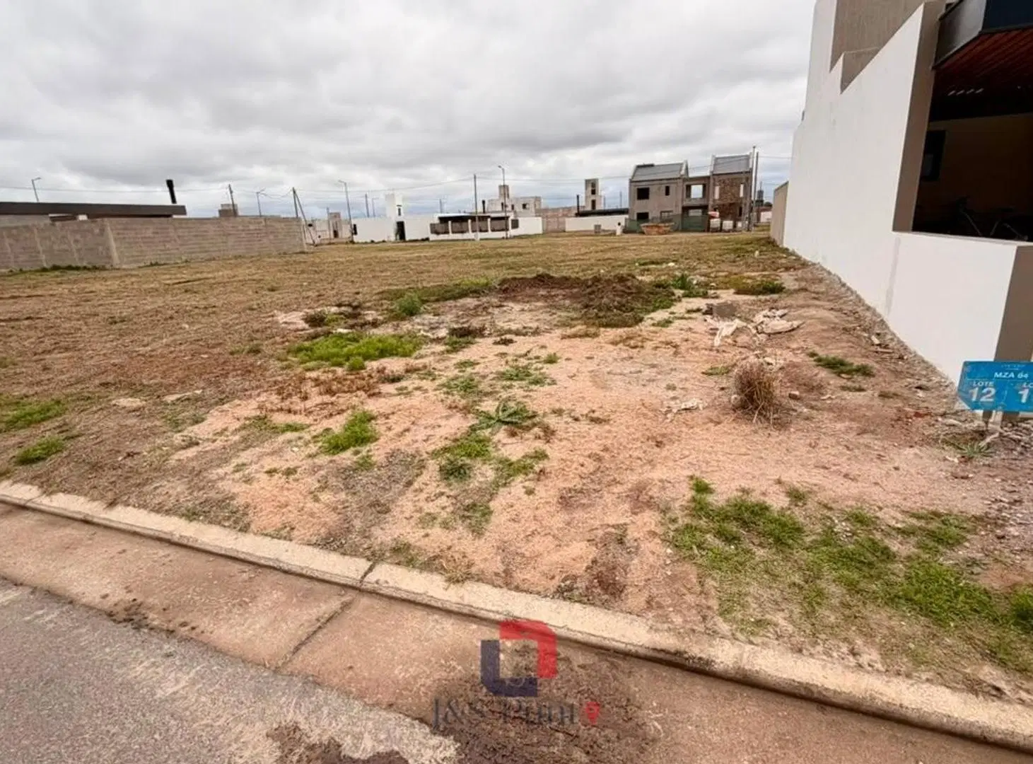 LOTE EN PAMPAS DE MANANTIALES 4