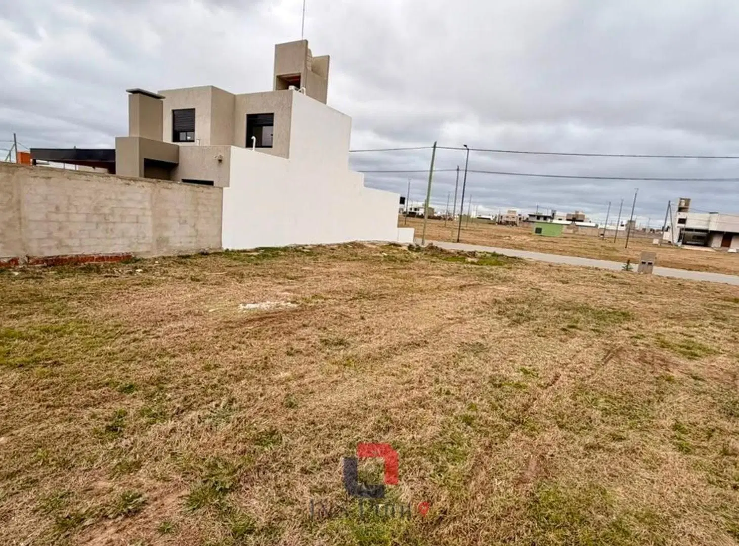 LOTE EN PAMPAS DE MANANTIALES 8