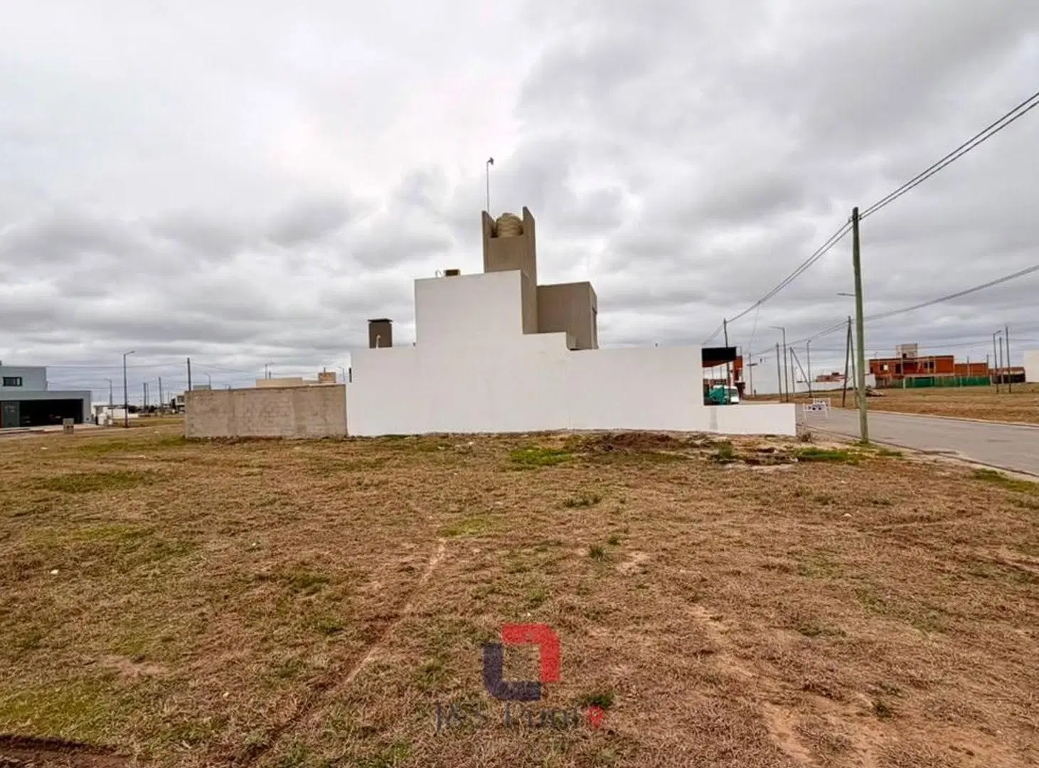 LOTE EN PAMPAS DE MANANTIALES 1