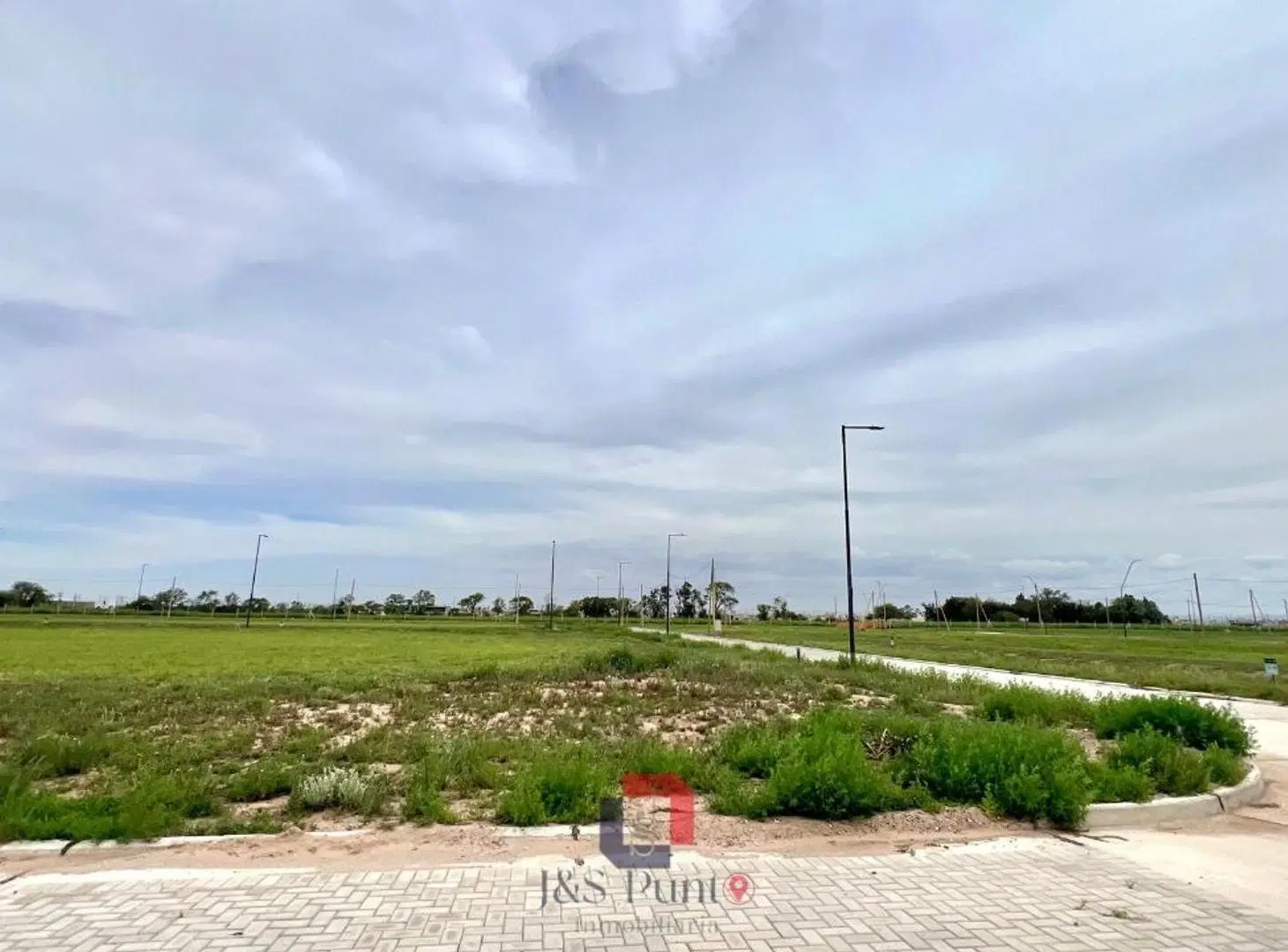 LOTE EN ABRAS DE MANANTIALES 3