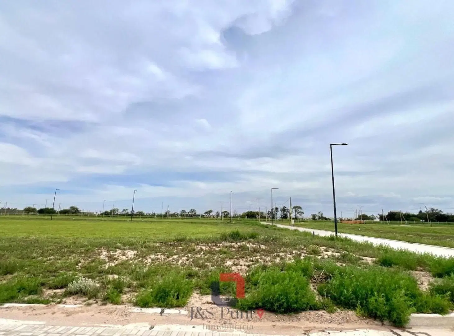 LOTE EN ABRAS DE MANANTIALES 8