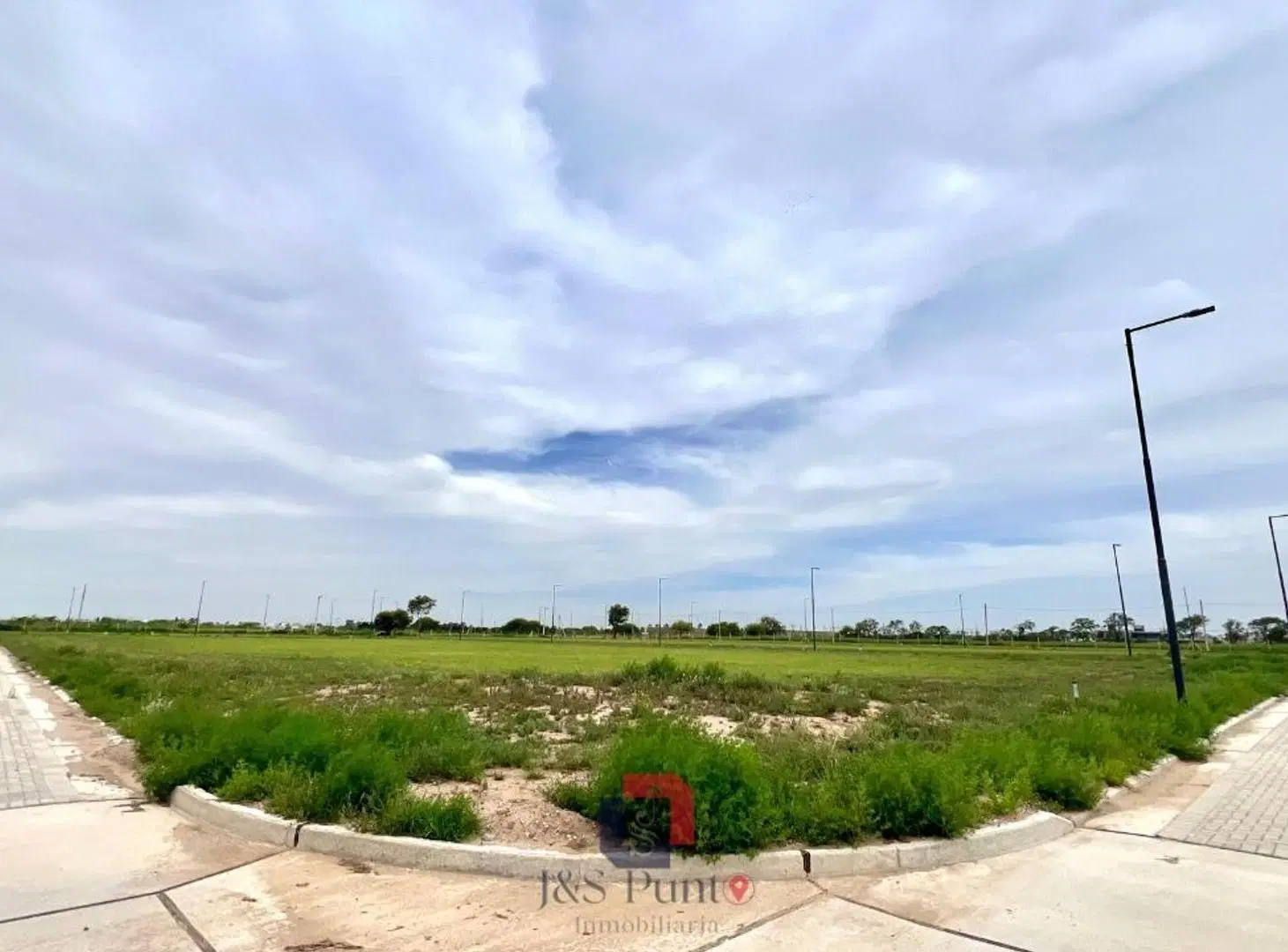 LOTE EN ABRAS DE MANANTIALES 4