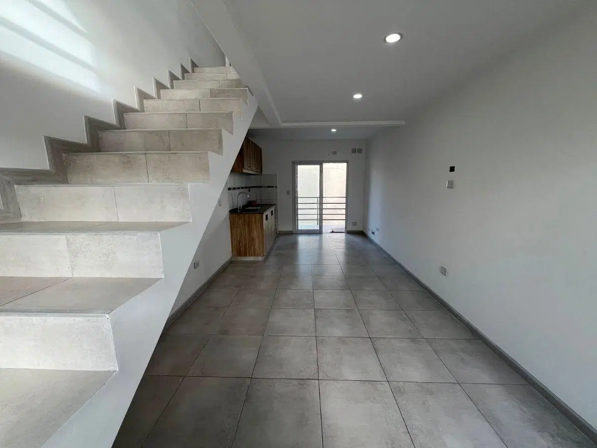 DEPARTAMENTO 2 AMBIENTES EN ALQUILER! MONTE GRANDE! 3