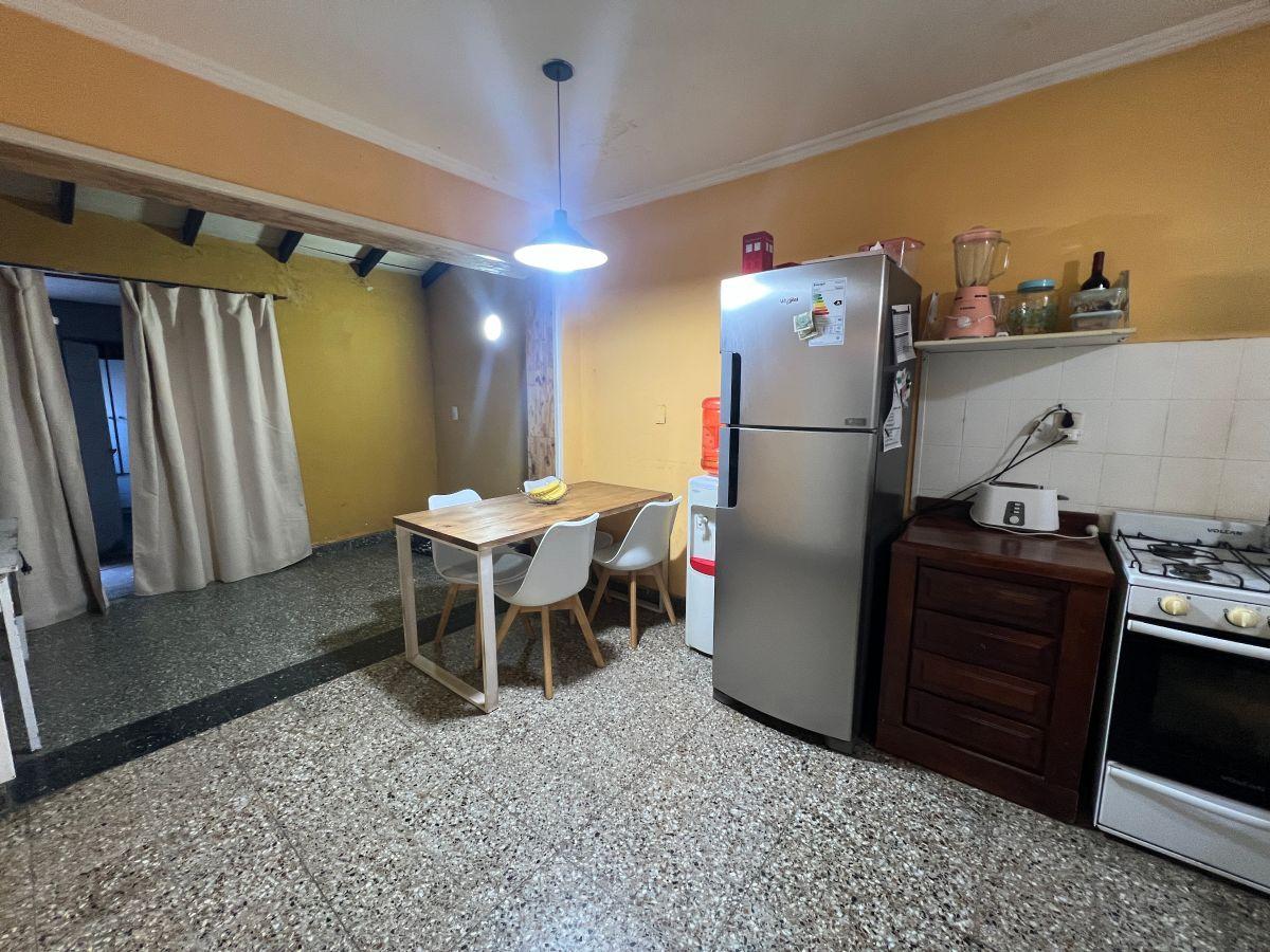 Foto de VENTA! CASA DE 4 AMBIENTES! LOTE EN ESQUINA 408MT, imagen 1