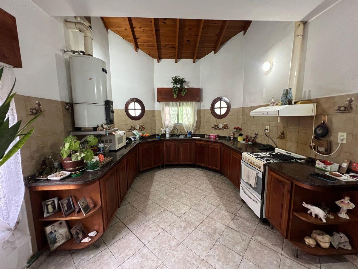 Foto de VENTA! CASA Y DEPARTAMENTO SOBRE UN LOTE DE 600M2!, imagen 2