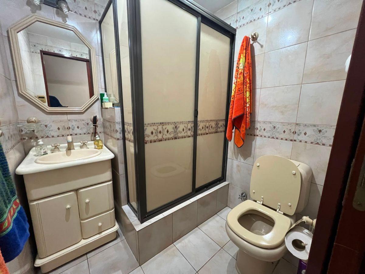 Foto de VENTA! Monte Grande! Casa 5 Dormitorios! Zona centro!, imagen 2