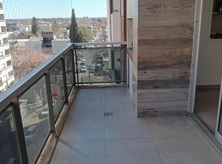 Excelente Piso de 3 amb con gran balcón con parrilla y dos cocheras! 4