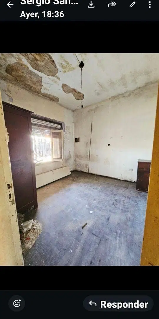 Casa en P.H. bien ubicada, a reciclar, con patio y cochera. 8