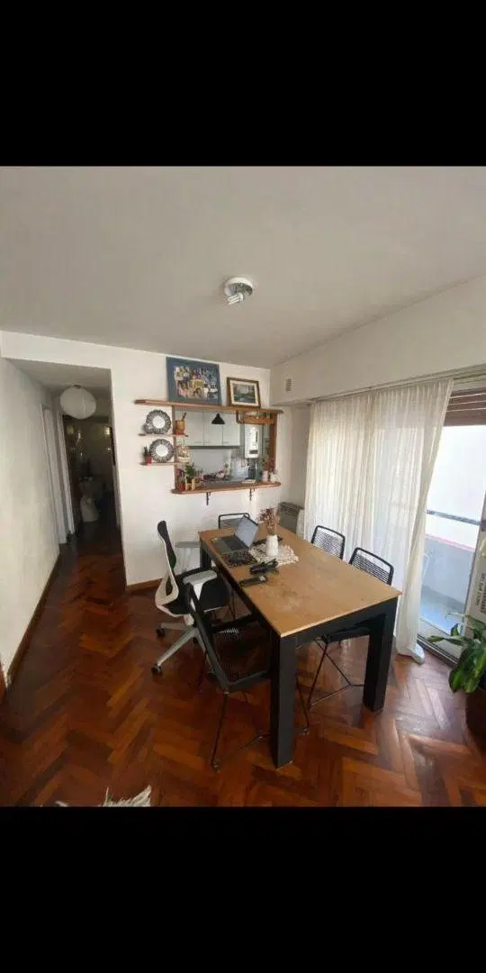 Excelente y amplio semipiso de 2 amb frente con cochera! 1