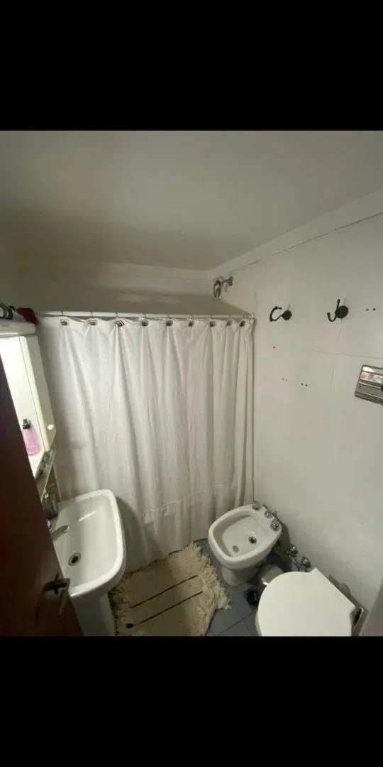 Excelente y amplio semipiso de 2 amb frente con cochera! 2