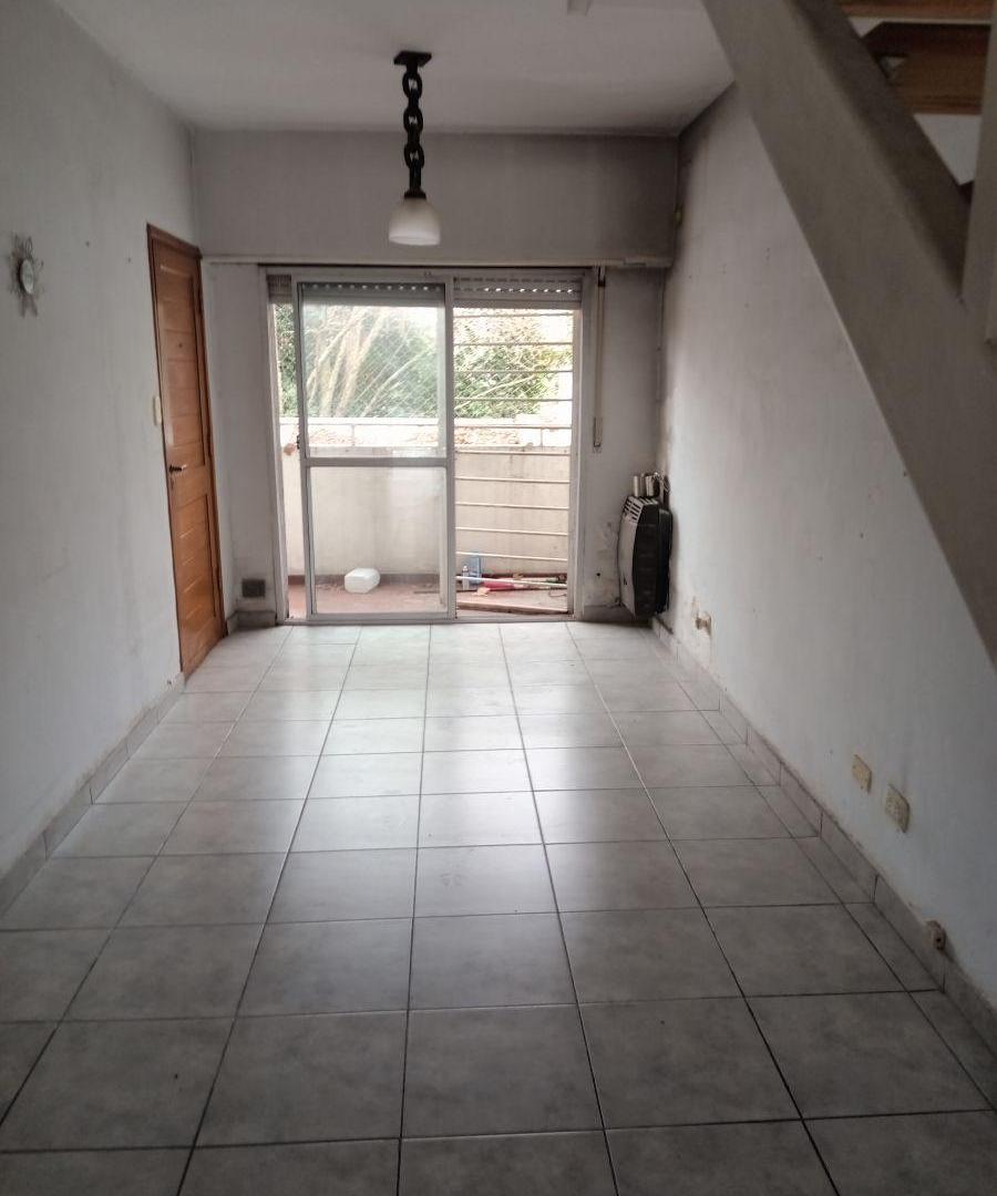 Foto de Excelente dúplex en planta alta Lomas Centro con cochera!!! A la vuelta, imagen 2