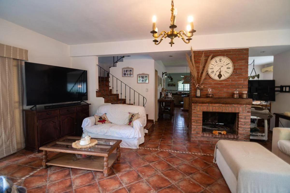 Casa Venta 5 Ambientes Casco de Moreno 1