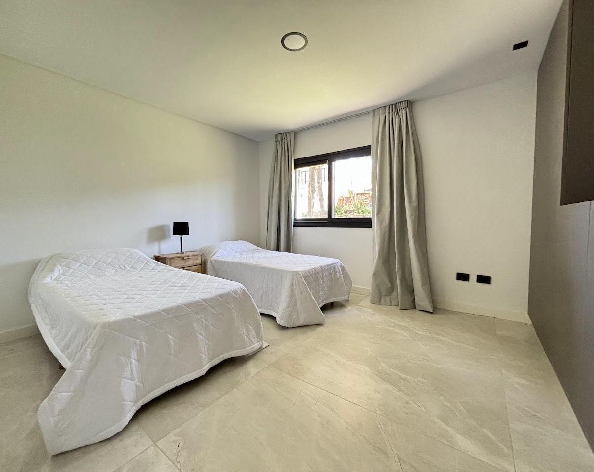 Venta de Casa Sobre La Playa 11 Ambientes en Costa Esmeralda Exclusiva 2